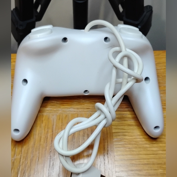 Nintendo RVL-005 Classic Pro Controller White For Nintendo Wii - Picture 4 of 6